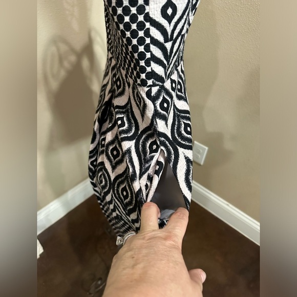 Taylor Petites Black and Cream print with pockets, EUC - Picture 3 of 7